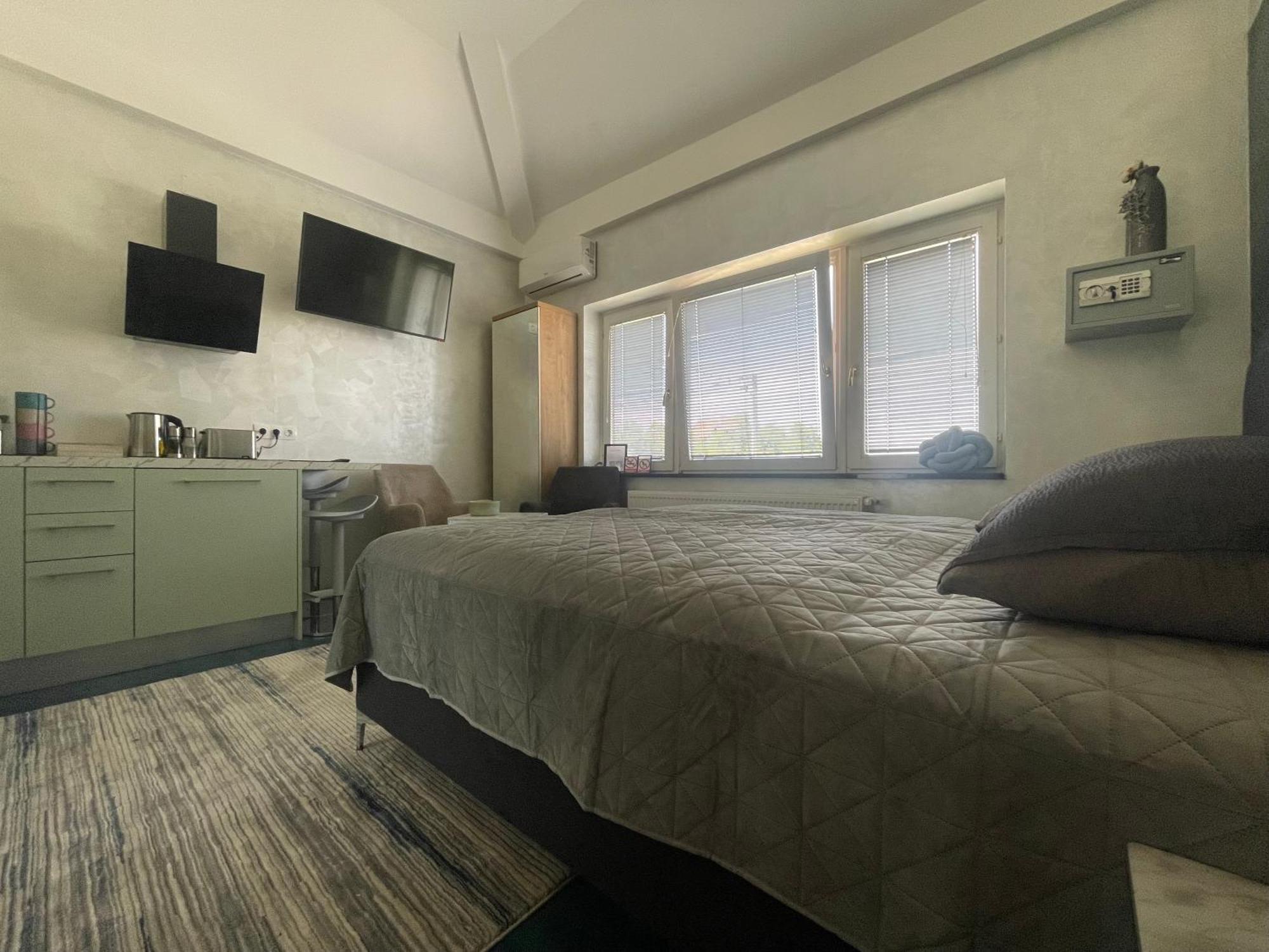 Tona - Miran Apartman - Parking - Samostalna Prijava カルロヴァッツ エクステリア 写真