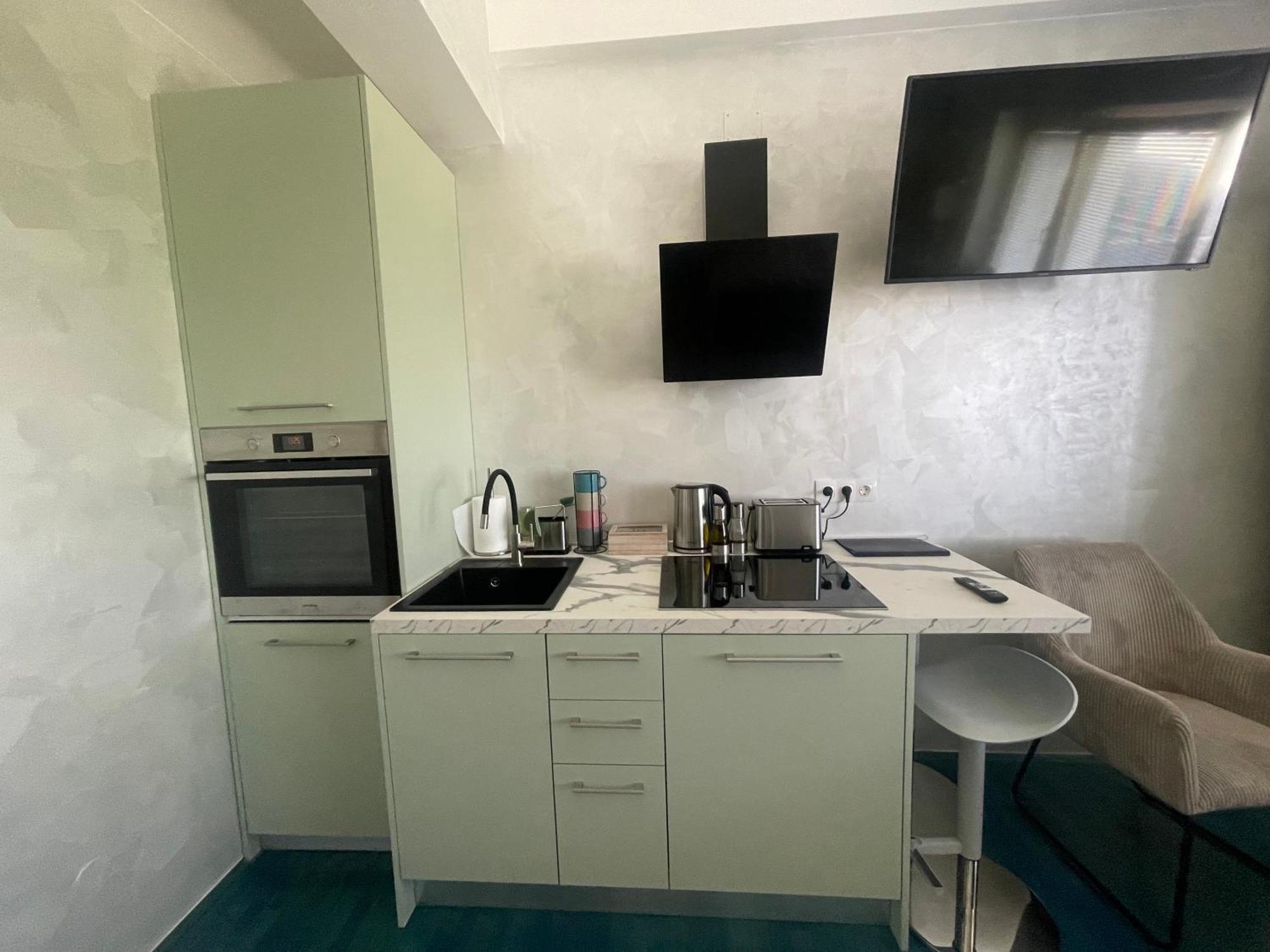 Tona - Miran Apartman - Parking - Samostalna Prijava カルロヴァッツ エクステリア 写真