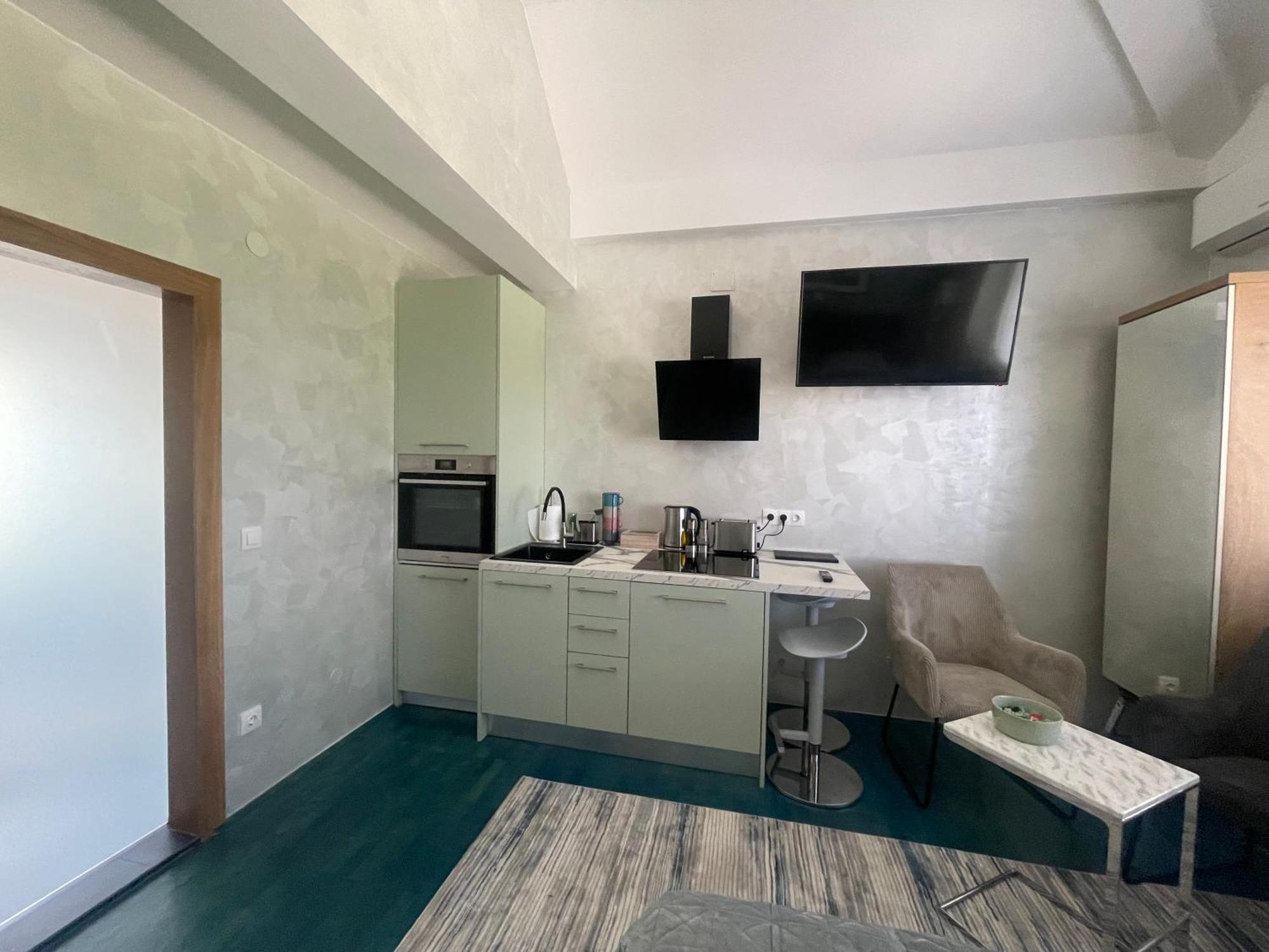 Tona - Miran Apartman - Parking - Samostalna Prijava カルロヴァッツ エクステリア 写真
