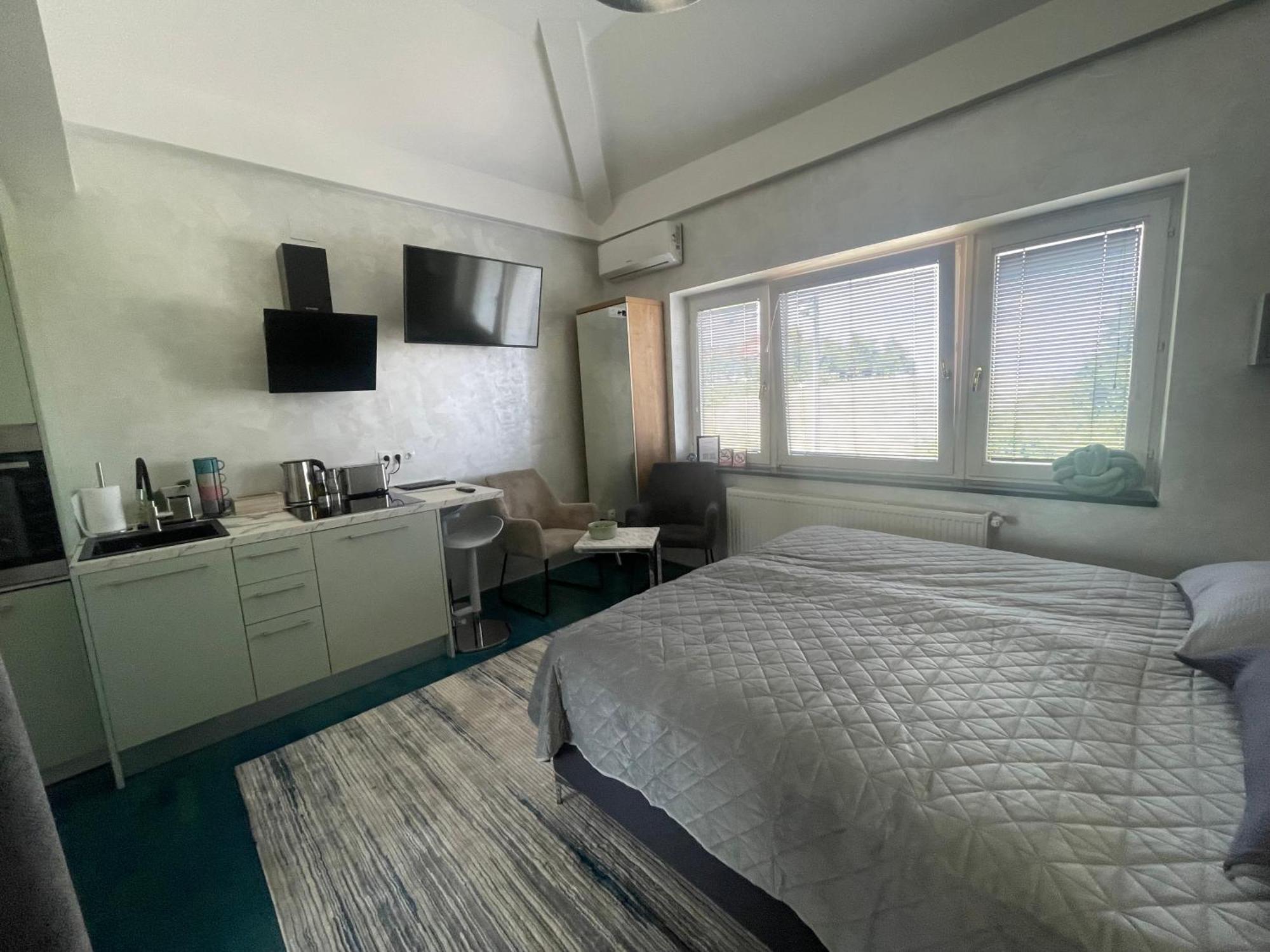 Tona - Miran Apartman - Parking - Samostalna Prijava カルロヴァッツ エクステリア 写真